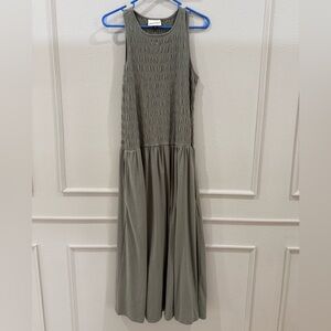 Universal Thread Smocked Drop Waist
Midi Dress Green size XL